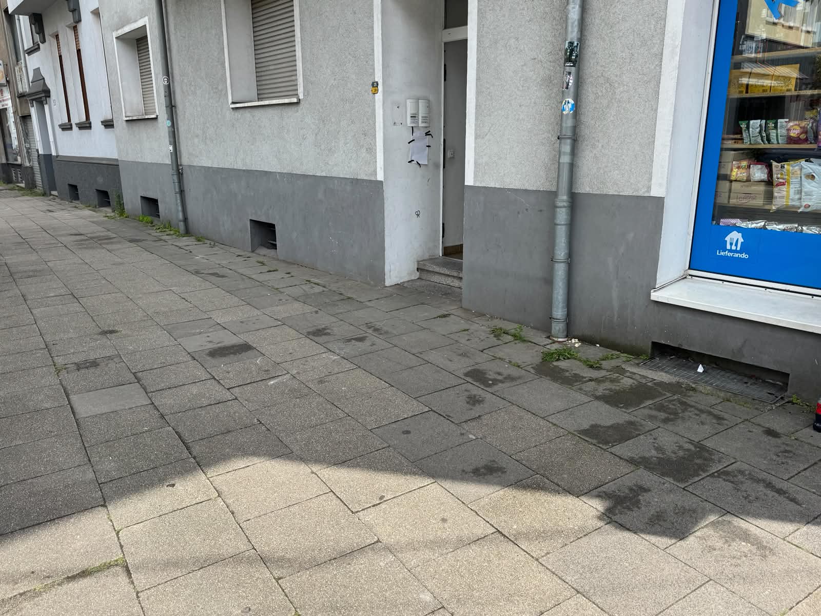 Haushaltsauflösung nachher – sauberer, freier Gehweg nach der Räumung durch Allround CTS